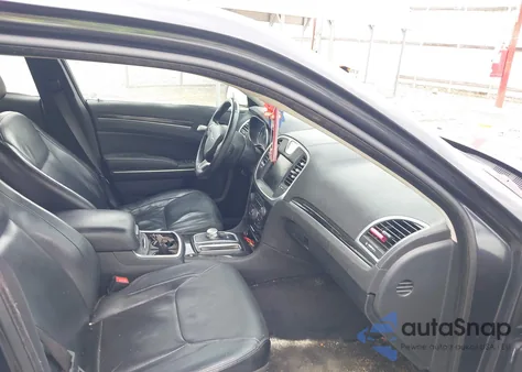 2015 Chrysler 300 Limited z USA, uszkodzony, nr VIN 2C3CCAAG2FH760672